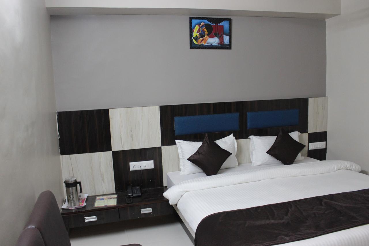 أحمد أباد Apollo Hotel المظهر الخارجي الصورة