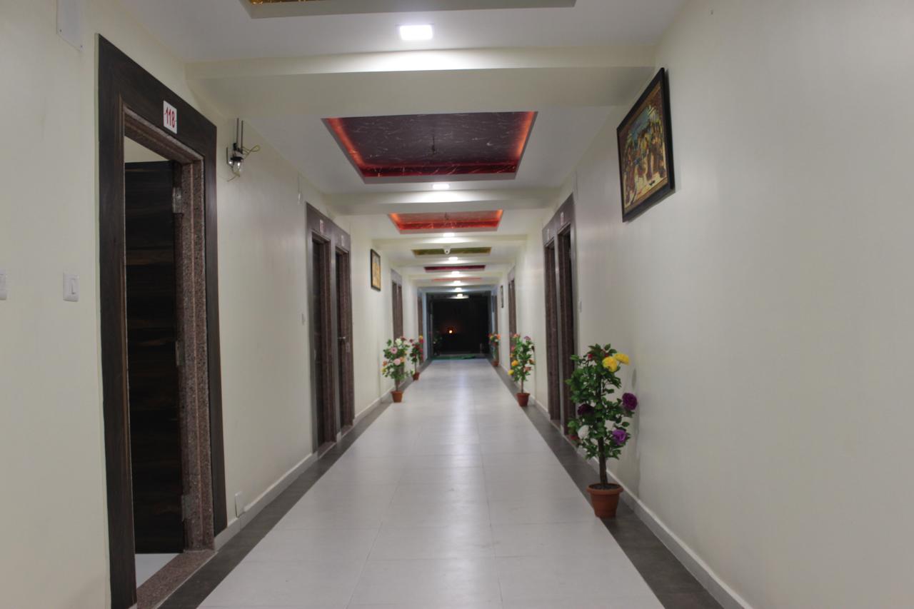 أحمد أباد Apollo Hotel المظهر الخارجي الصورة