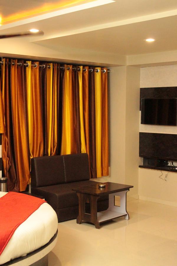أحمد أباد Apollo Hotel المظهر الخارجي الصورة