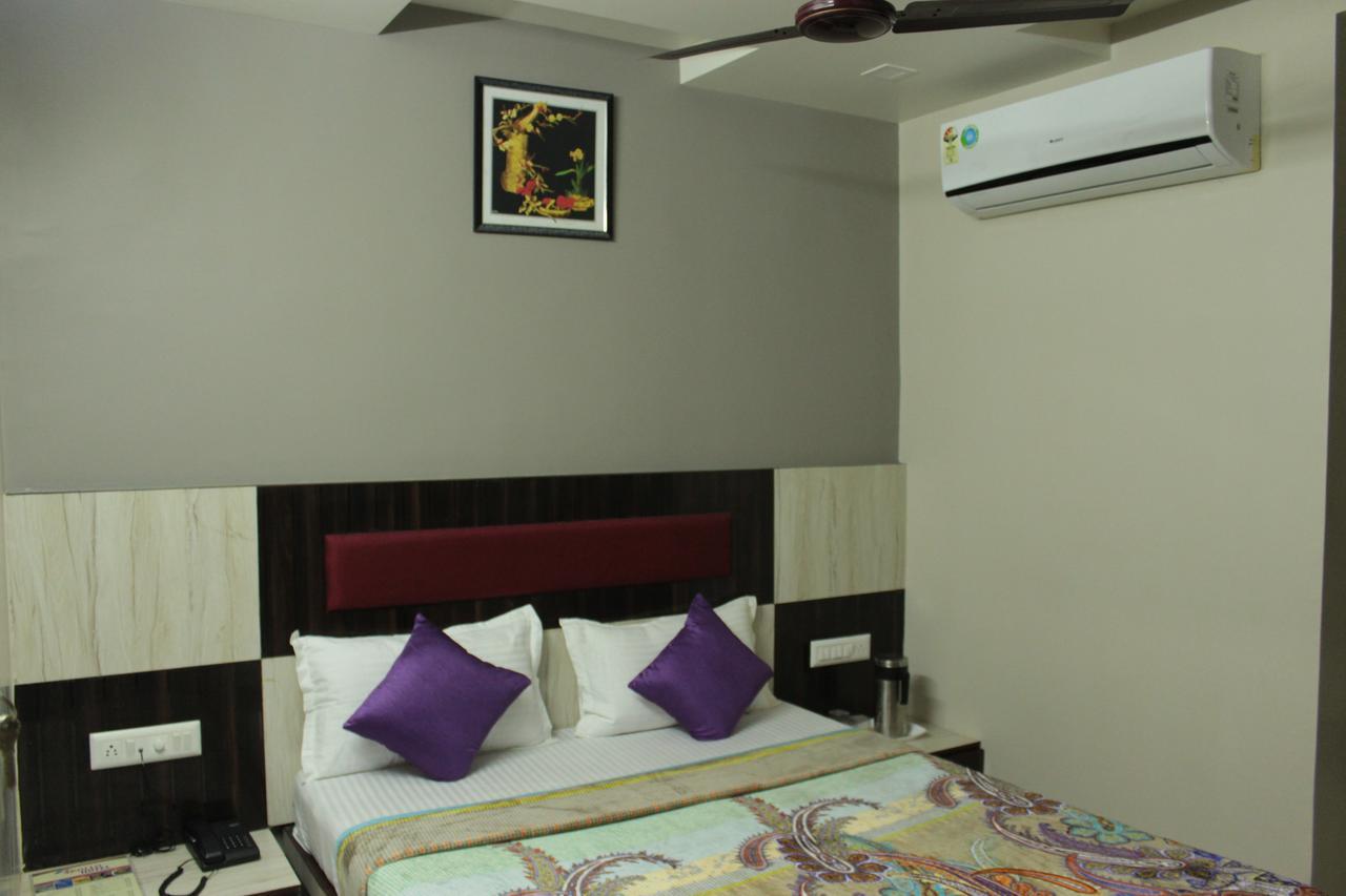 أحمد أباد Apollo Hotel المظهر الخارجي الصورة