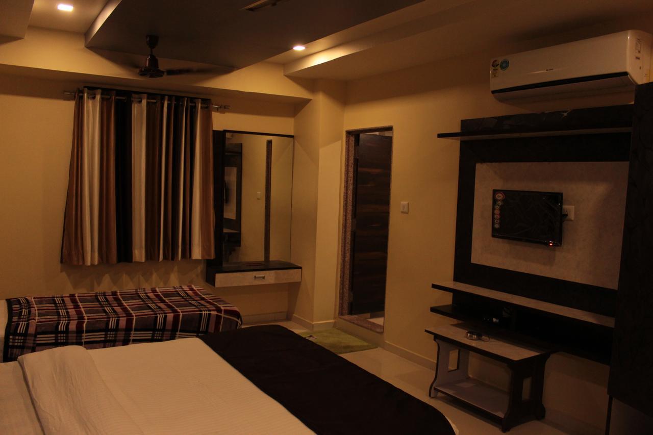 أحمد أباد Apollo Hotel المظهر الخارجي الصورة
